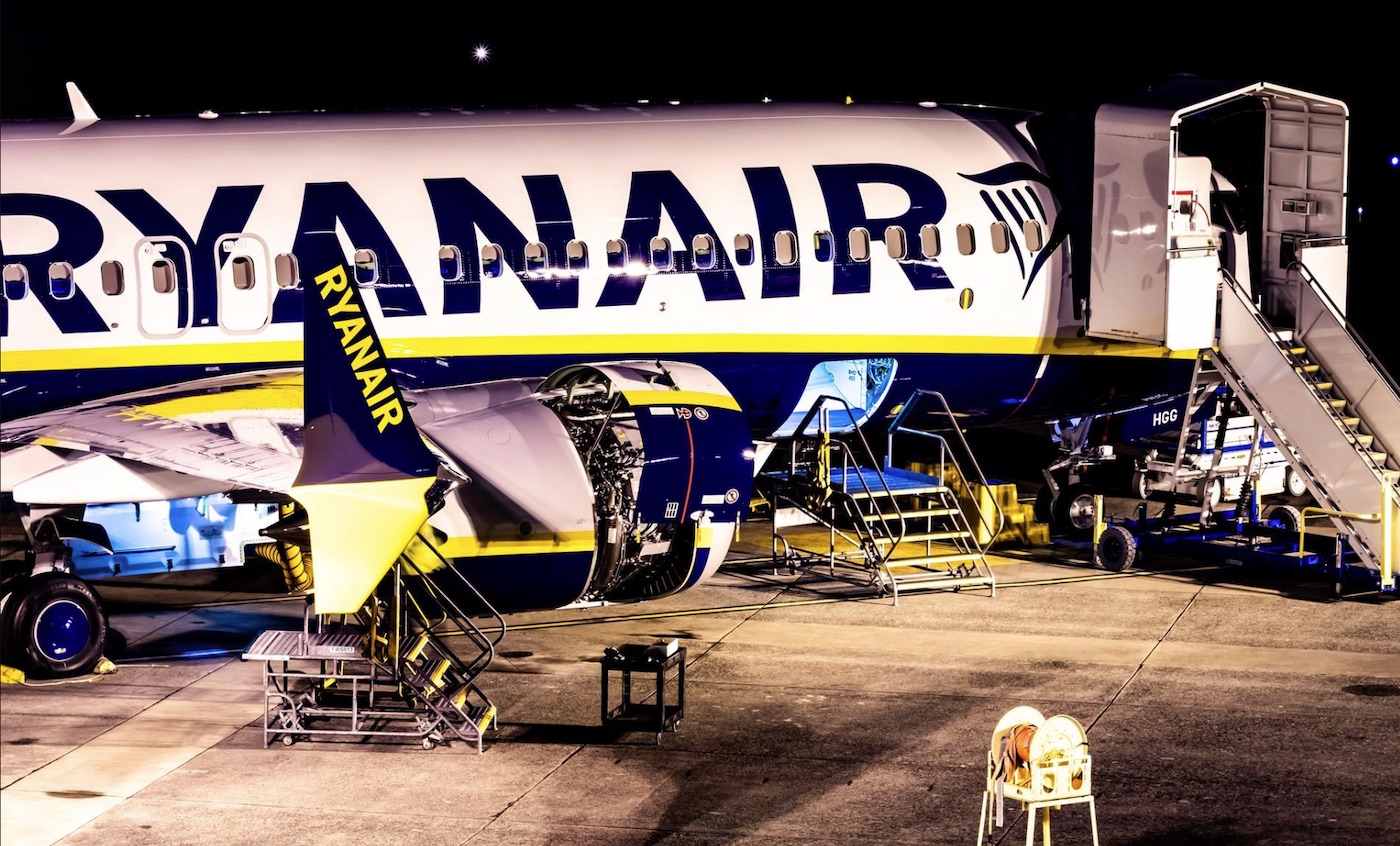 Avión en mantenimiento Ryanair